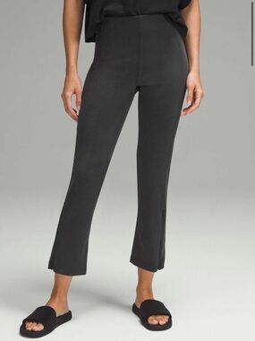 Lululemon Ribbed Softstreme Zip-Leg
High-Rise Cropped Pants 25" sz 6